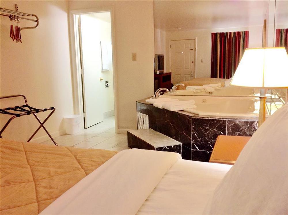 America'S Best Value Inn Lancaster Rohrerstown Номер фото