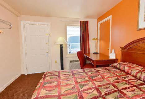 America'S Best Value Inn Lancaster Rohrerstown Экстерьер фото